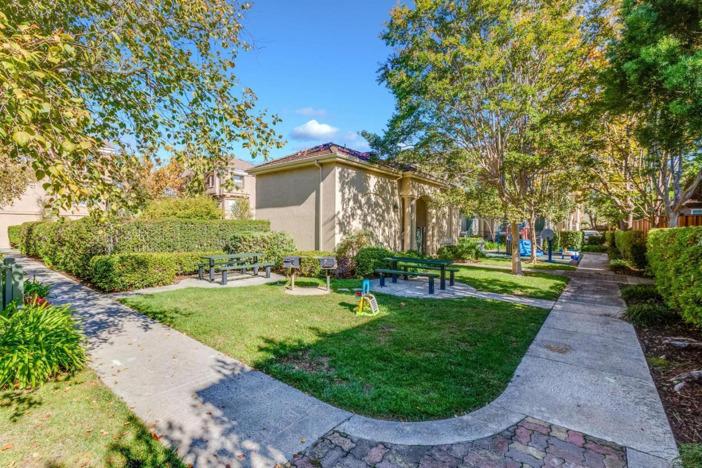 Detail Gallery Image 50 of 63 For 135 Frederick Ct, Mountain View,  CA 94043 - 3 Beds | 2/1 Baths