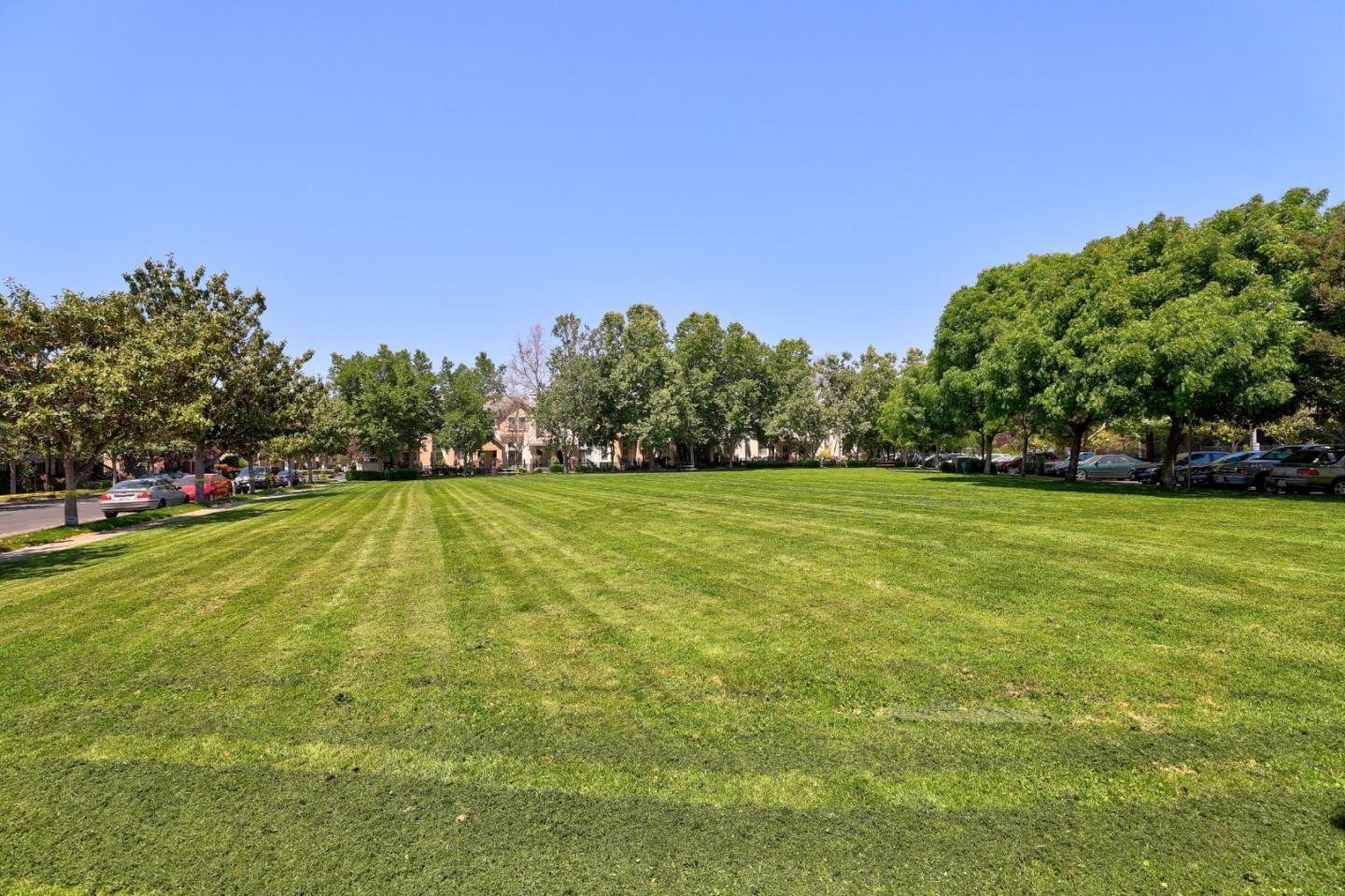 Detail Gallery Image 58 of 63 For 135 Frederick Ct, Mountain View,  CA 94043 - 3 Beds | 2/1 Baths