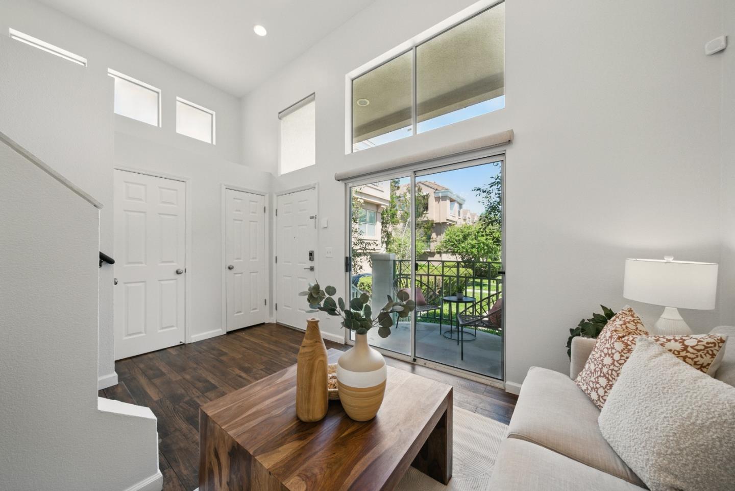 Detail Gallery Image 7 of 63 For 135 Frederick Ct, Mountain View,  CA 94043 - 3 Beds | 2/1 Baths