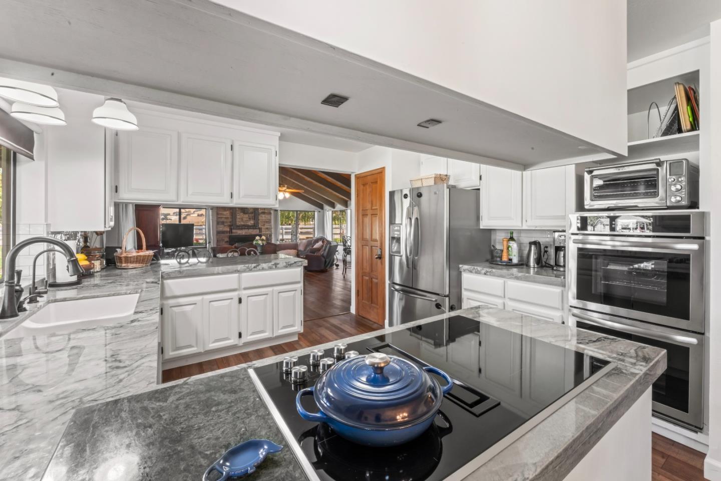 Detail Gallery Image 10 of 42 For 3465 Susie Ln, Gilroy,  CA 95020 - 4 Beds | 2/2 Baths
