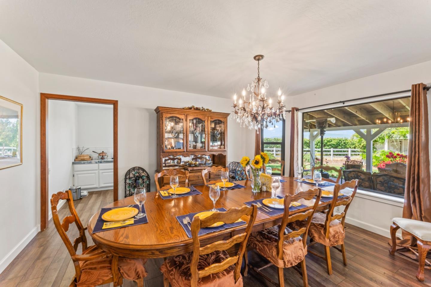 Detail Gallery Image 11 of 42 For 3465 Susie Ln, Gilroy,  CA 95020 - 4 Beds | 2/2 Baths