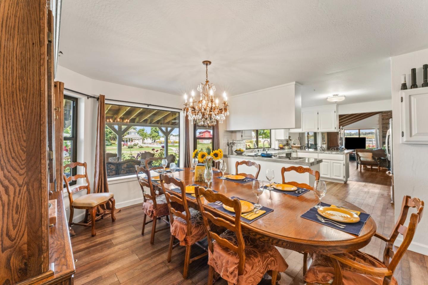 Detail Gallery Image 12 of 42 For 3465 Susie Ln, Gilroy,  CA 95020 - 4 Beds | 2/2 Baths