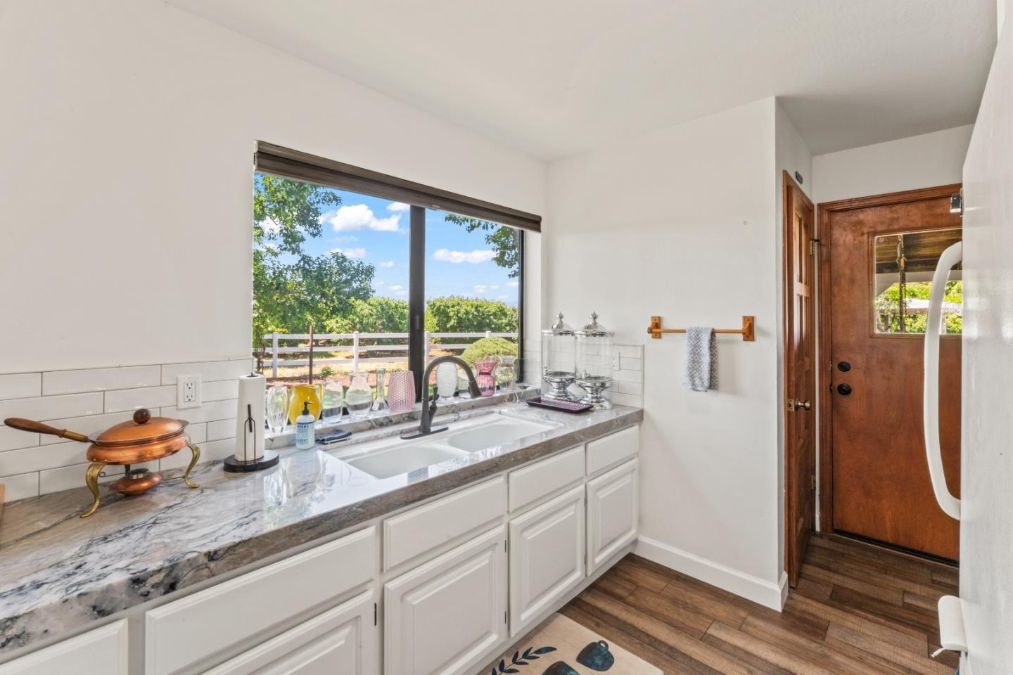 Detail Gallery Image 13 of 42 For 3465 Susie Ln, Gilroy,  CA 95020 - 4 Beds | 2/2 Baths
