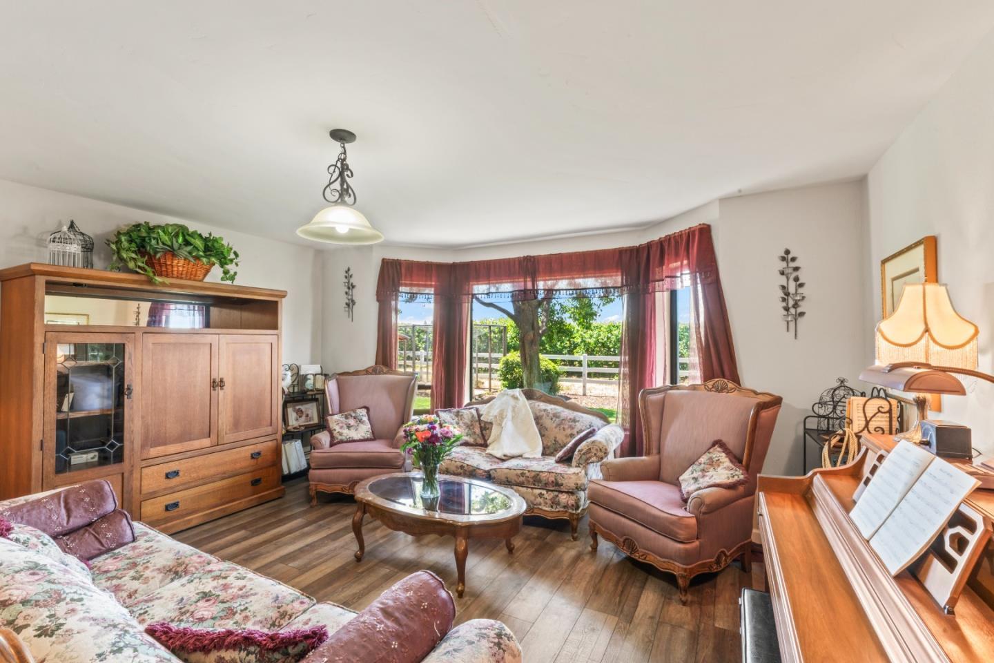 Detail Gallery Image 14 of 42 For 3465 Susie Ln, Gilroy,  CA 95020 - 4 Beds | 2/2 Baths