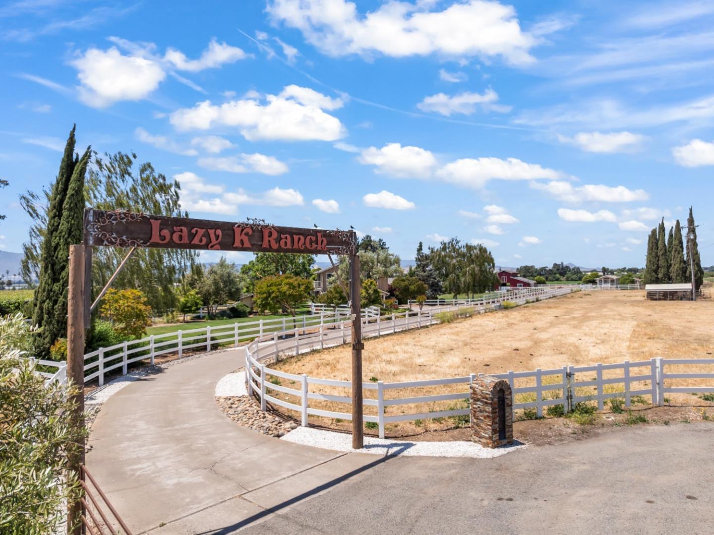 Detail Gallery Image 2 of 42 For 3465 Susie Ln, Gilroy,  CA 95020 - 4 Beds | 2/2 Baths