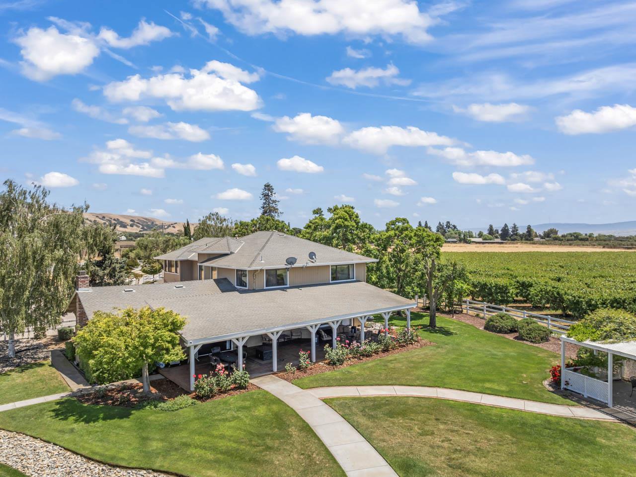 Detail Gallery Image 23 of 42 For 3465 Susie Ln, Gilroy,  CA 95020 - 4 Beds | 2/2 Baths