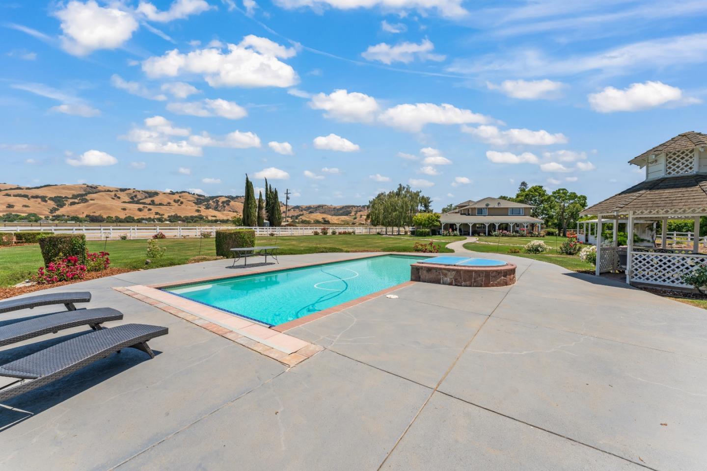 Detail Gallery Image 26 of 42 For 3465 Susie Ln, Gilroy,  CA 95020 - 4 Beds | 2/2 Baths