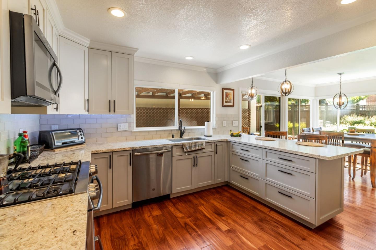 Detail Gallery Image 13 of 55 For 6273 Mountford Dr, San Jose,  CA 95123 - 5 Beds | 2/1 Baths