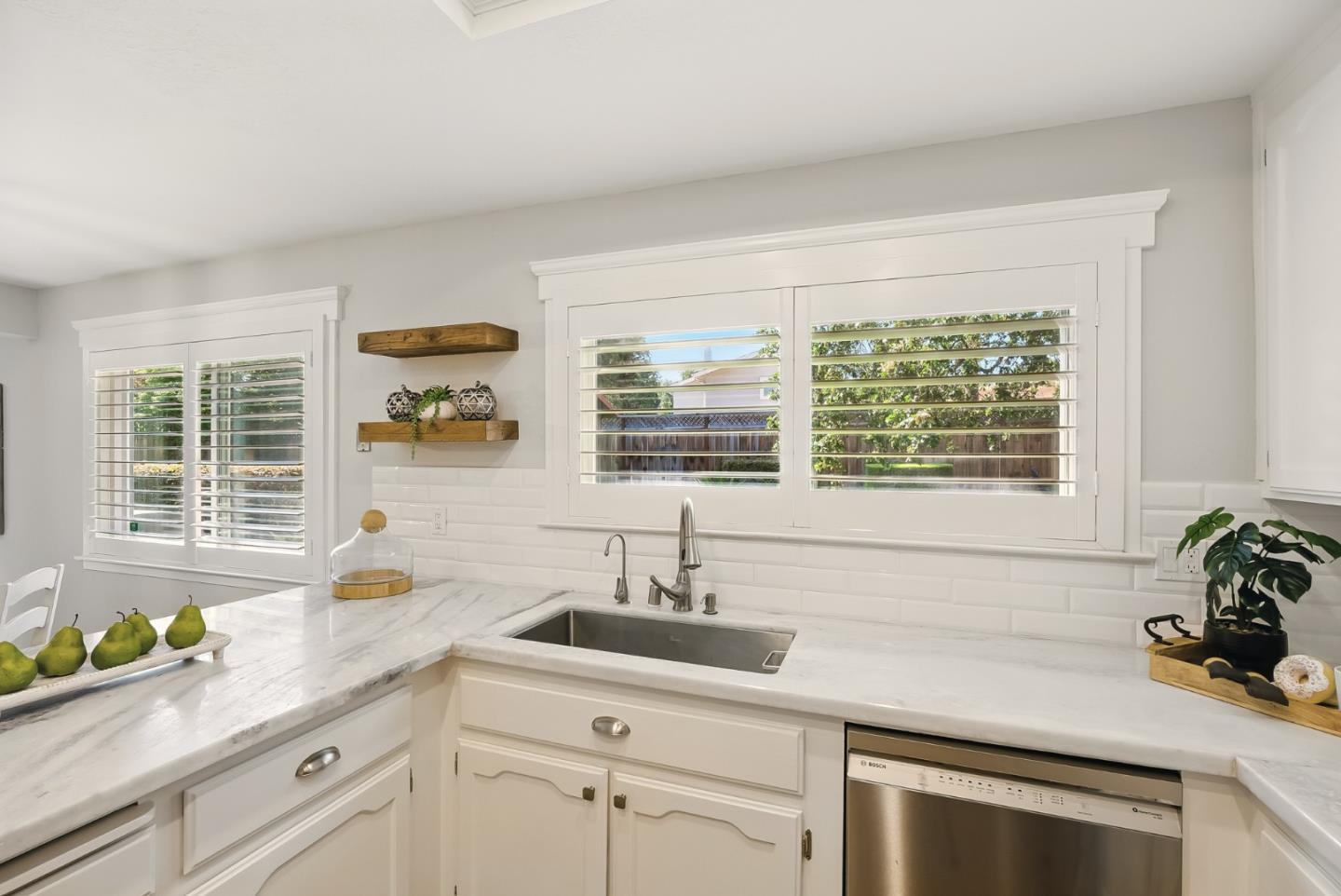 Detail Gallery Image 18 of 54 For 1010 Creekside Ct, Morgan Hill,  CA 95037 - 5 Beds | 3 Baths