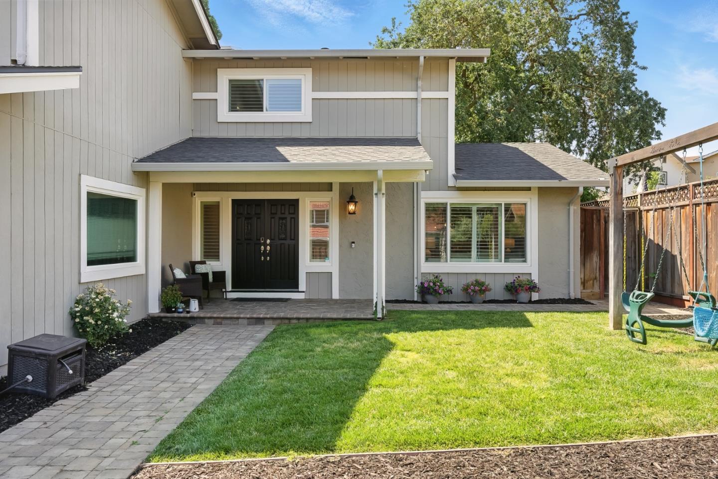 Detail Gallery Image 5 of 54 For 1010 Creekside Ct, Morgan Hill,  CA 95037 - 5 Beds | 3 Baths