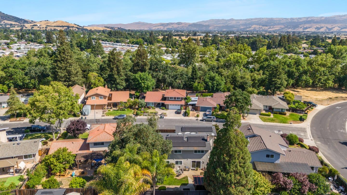 Detail Gallery Image 52 of 54 For 1010 Creekside Ct, Morgan Hill,  CA 95037 - 5 Beds | 3 Baths