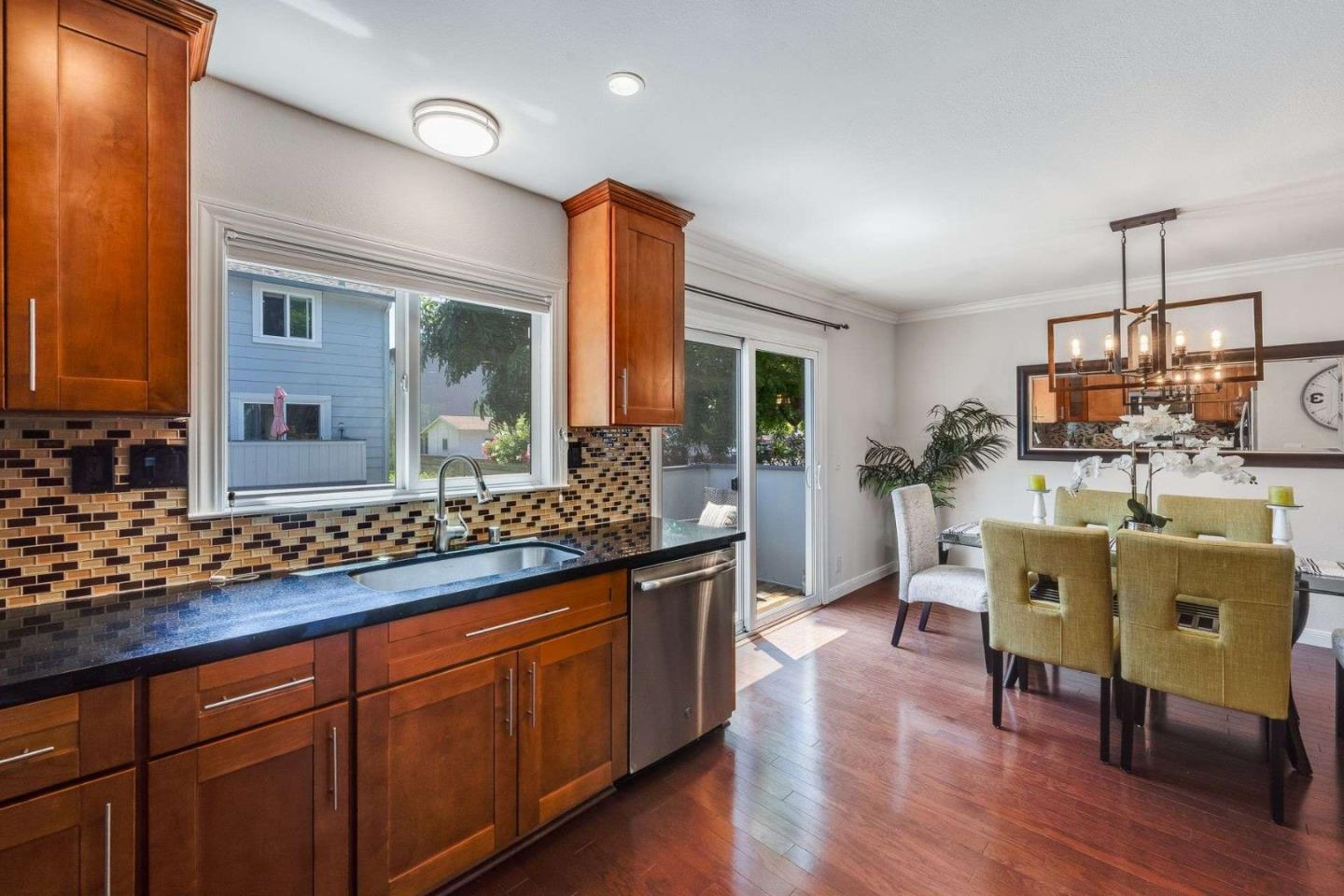 Detail Gallery Image 13 of 36 For 829 Montgomery St, Mountain View,  CA 94041 - 2 Beds | 2/1 Baths