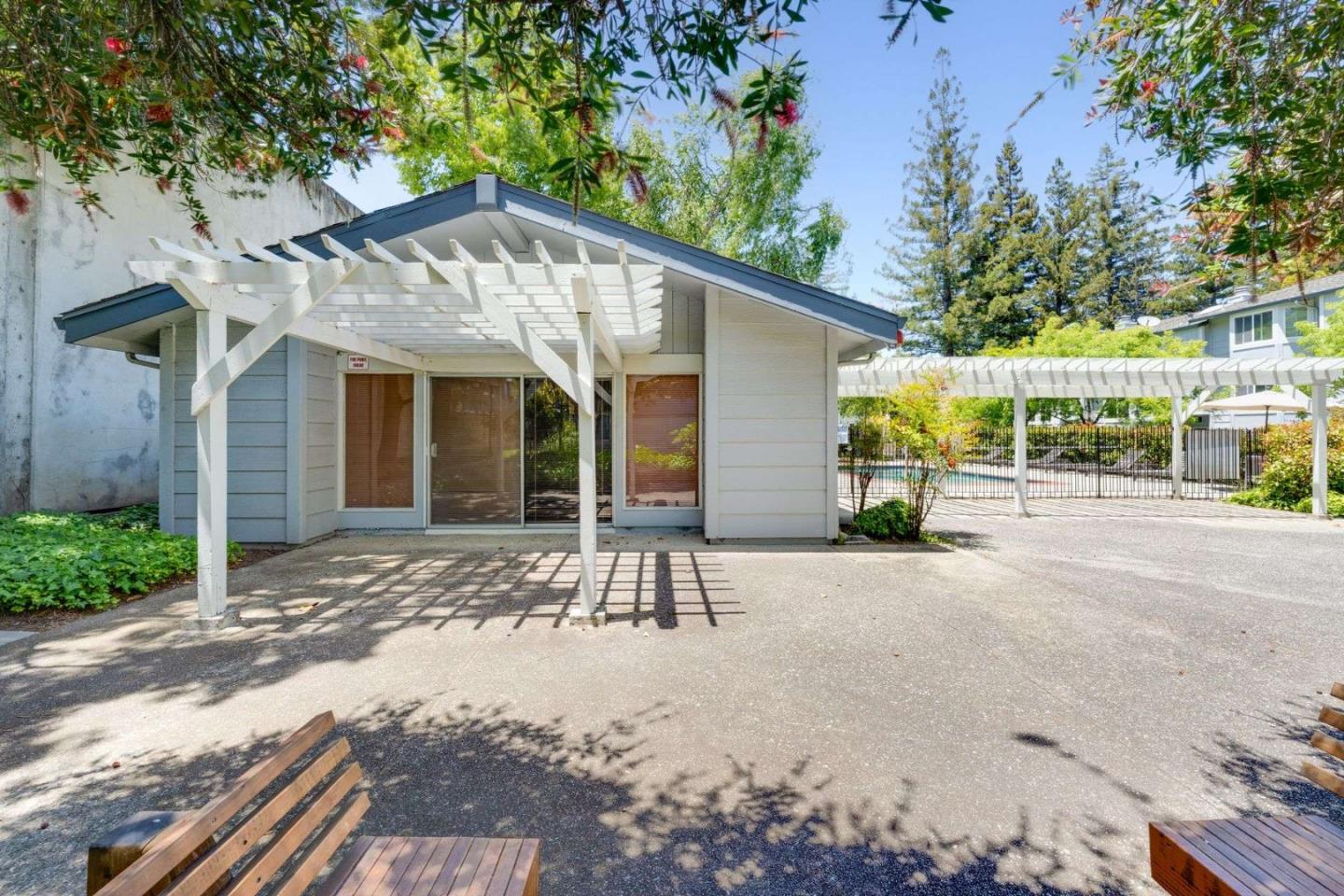 Detail Gallery Image 34 of 36 For 829 Montgomery St, Mountain View,  CA 94041 - 2 Beds | 2/1 Baths