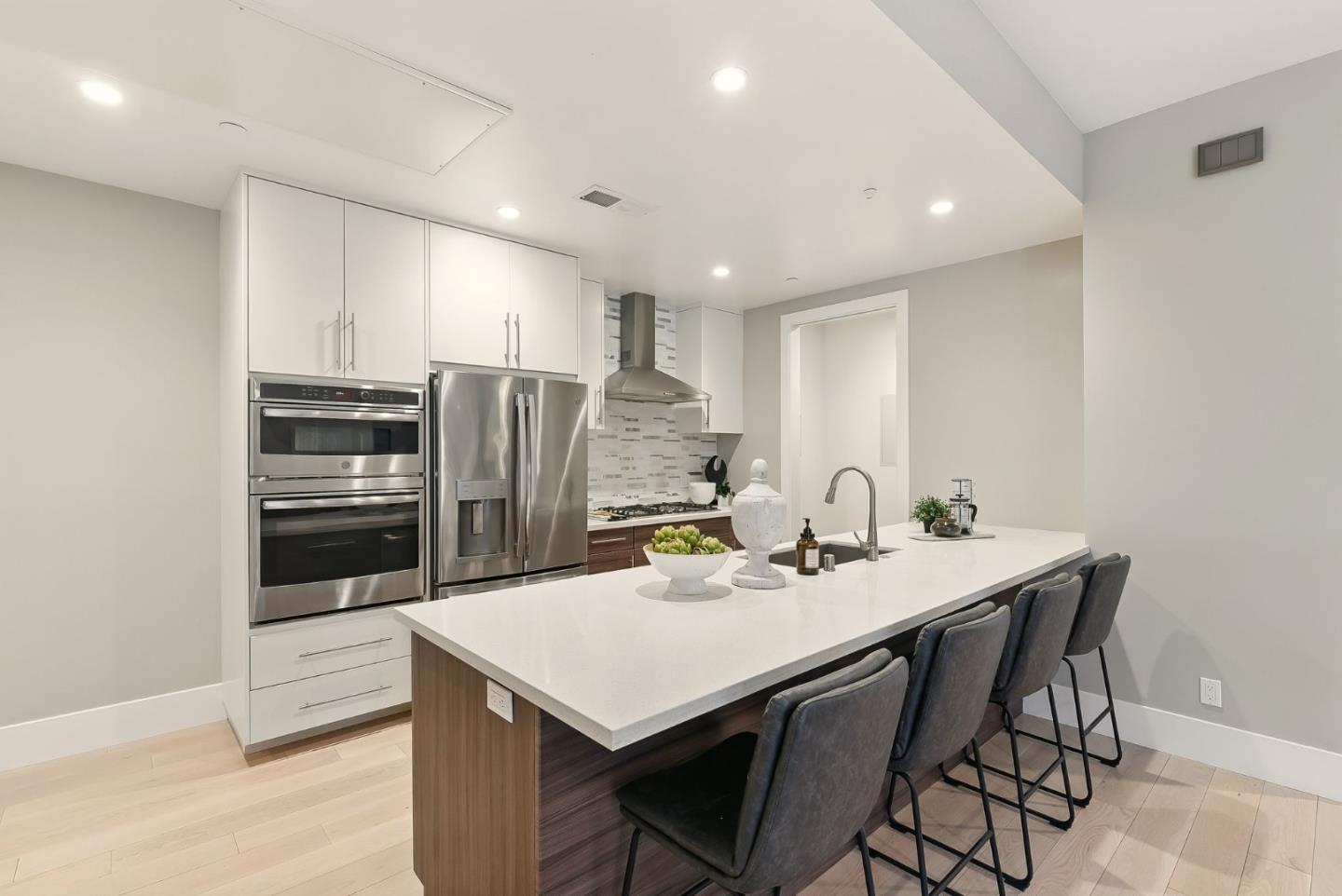 Detail Gallery Image 4 of 32 For 600 El Camino Real #312,  Belmont,  CA 94002 - 3 Beds | 2 Baths