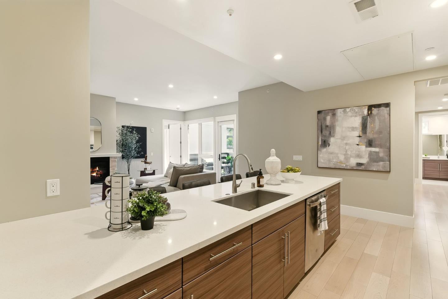 Detail Gallery Image 5 of 32 For 600 El Camino Real #312,  Belmont,  CA 94002 - 3 Beds | 2 Baths