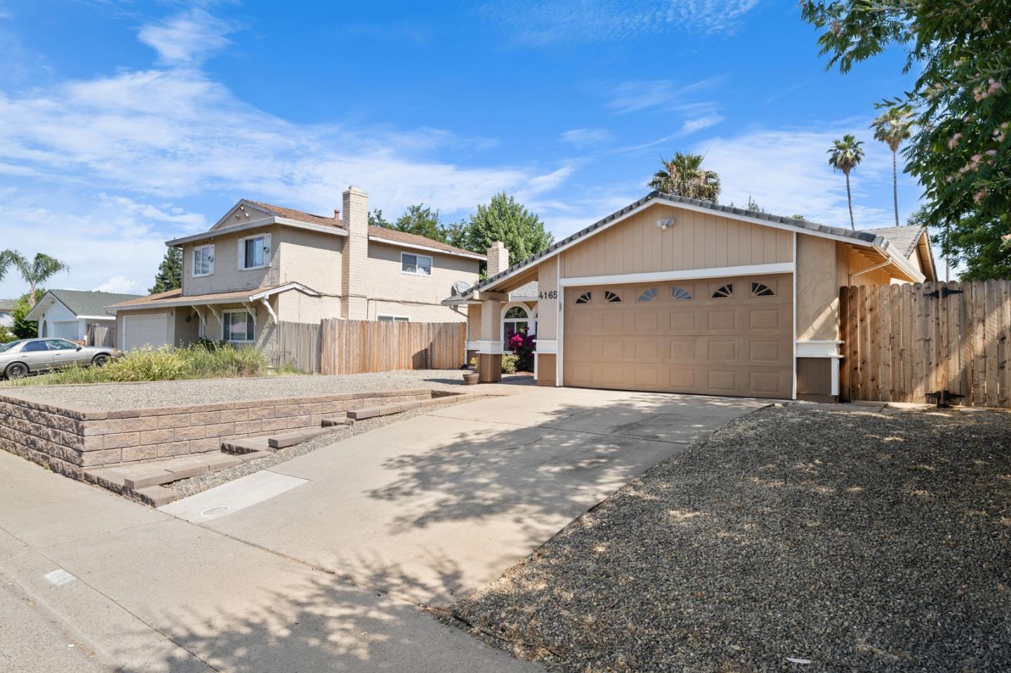 Detail Gallery Image 3 of 52 For 4165 Ernestine Way, North Highlands,  CA 95660 - 3 Beds | 2 Baths