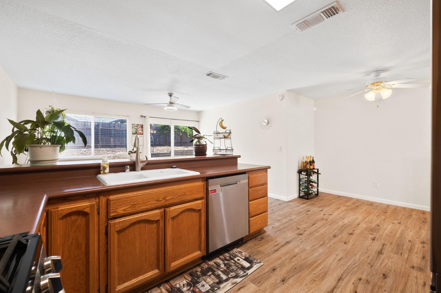 Detail Gallery Image 35 of 52 For 4165 Ernestine Way, North Highlands,  CA 95660 - 3 Beds | 2 Baths