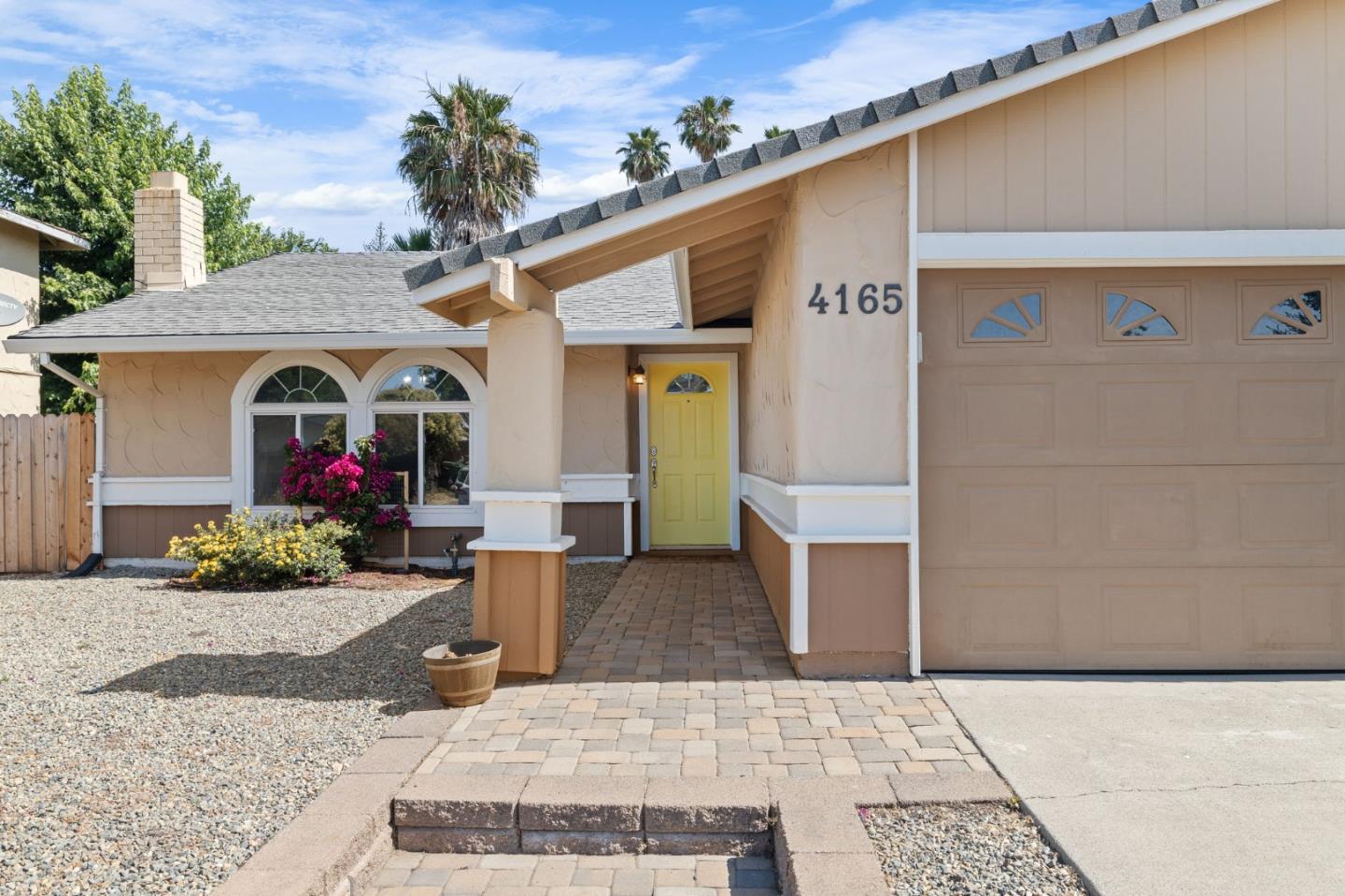 Detail Gallery Image 4 of 52 For 4165 Ernestine Way, North Highlands,  CA 95660 - 3 Beds | 2 Baths