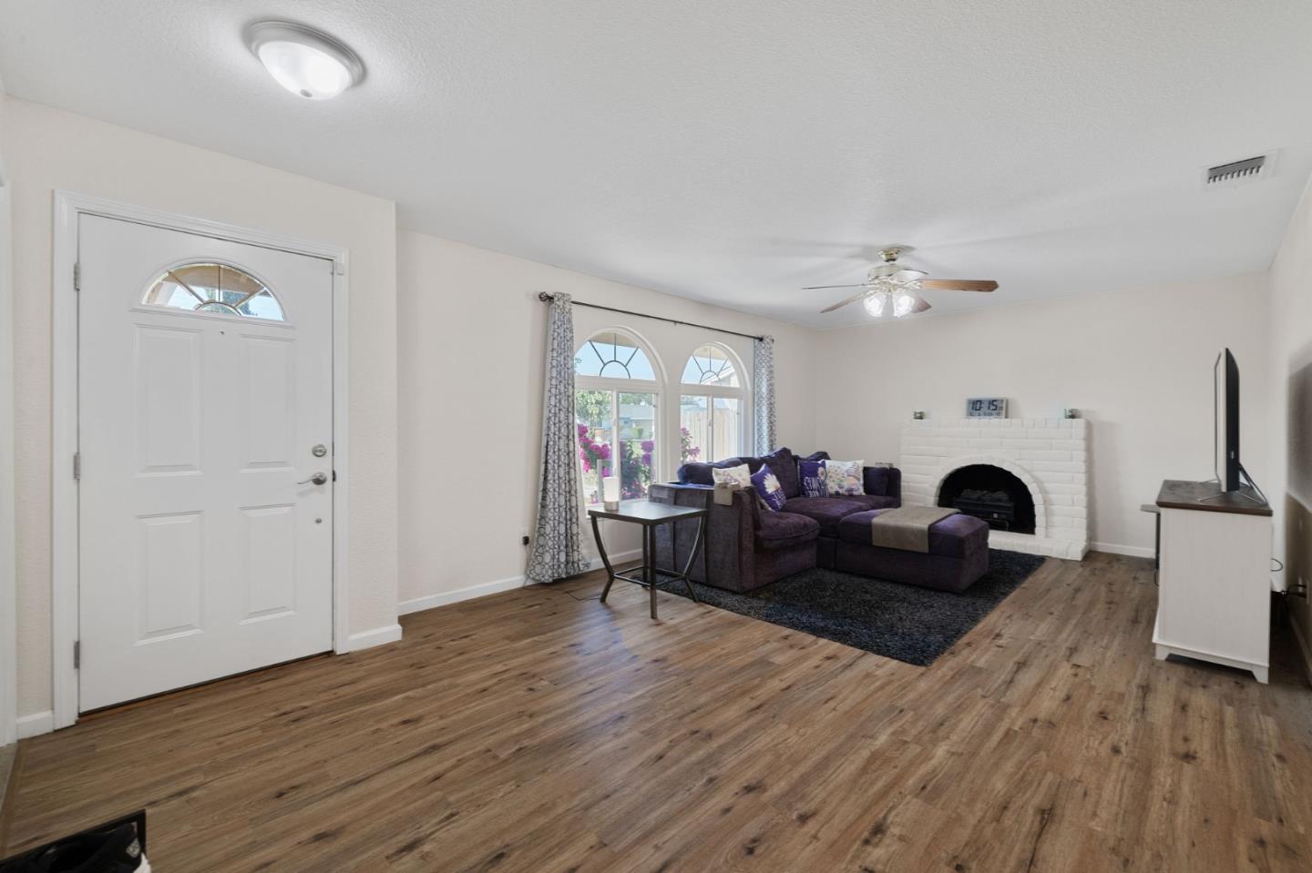 Detail Gallery Image 9 of 52 For 4165 Ernestine Way, North Highlands,  CA 95660 - 3 Beds | 2 Baths