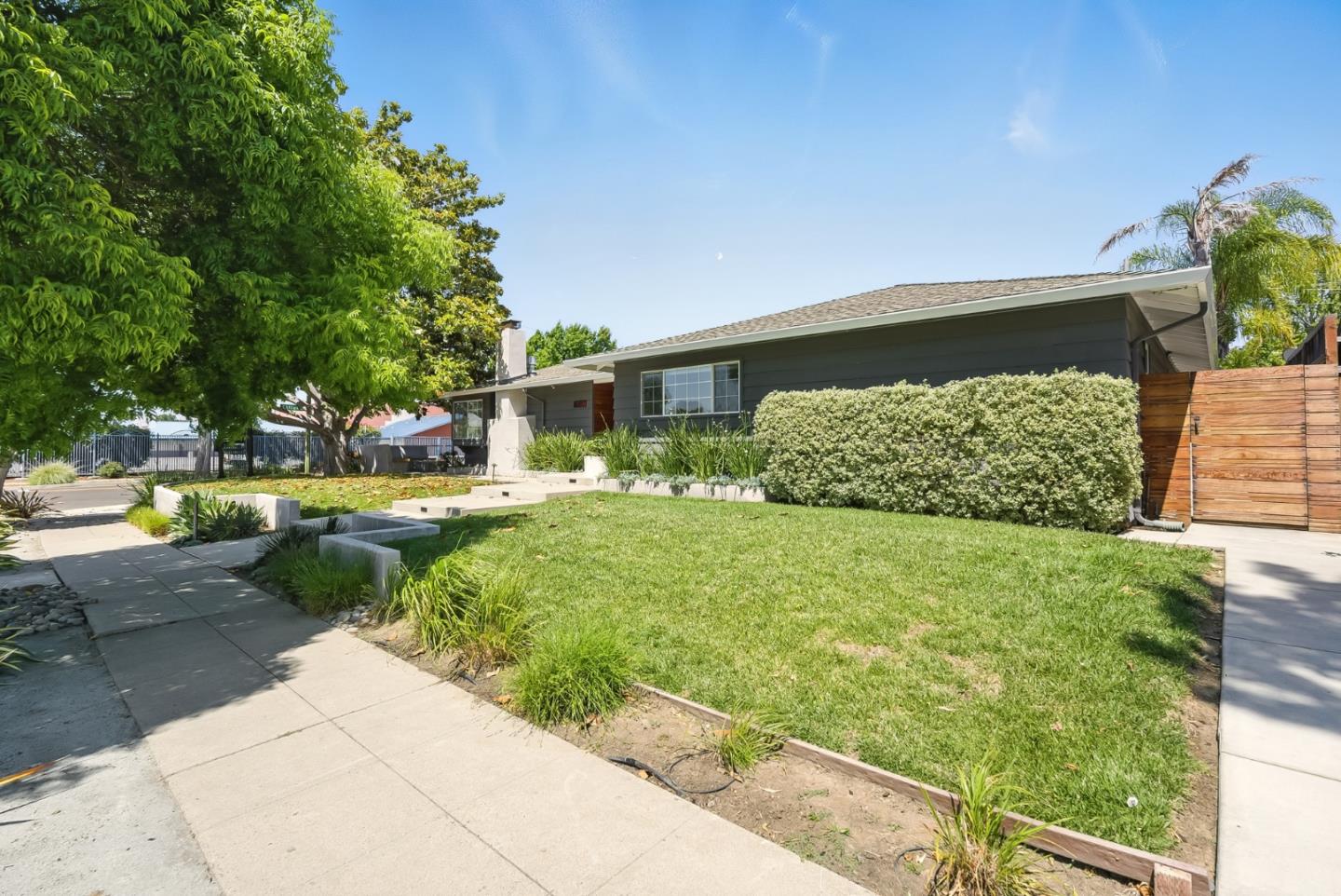 Detail Gallery Image 6 of 59 For 1350 N Central Ave, San Jose,  CA 95128 - 4 Beds | 3 Baths