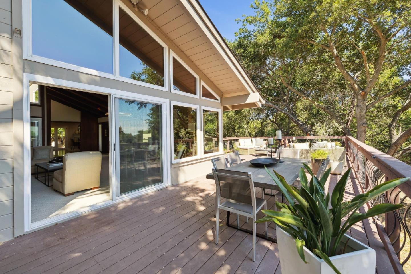 Detail Gallery Image 17 of 53 For 10605 Berkshire Dr, Los Altos Hills,  CA 94024 - 4 Beds | 3/1 Baths