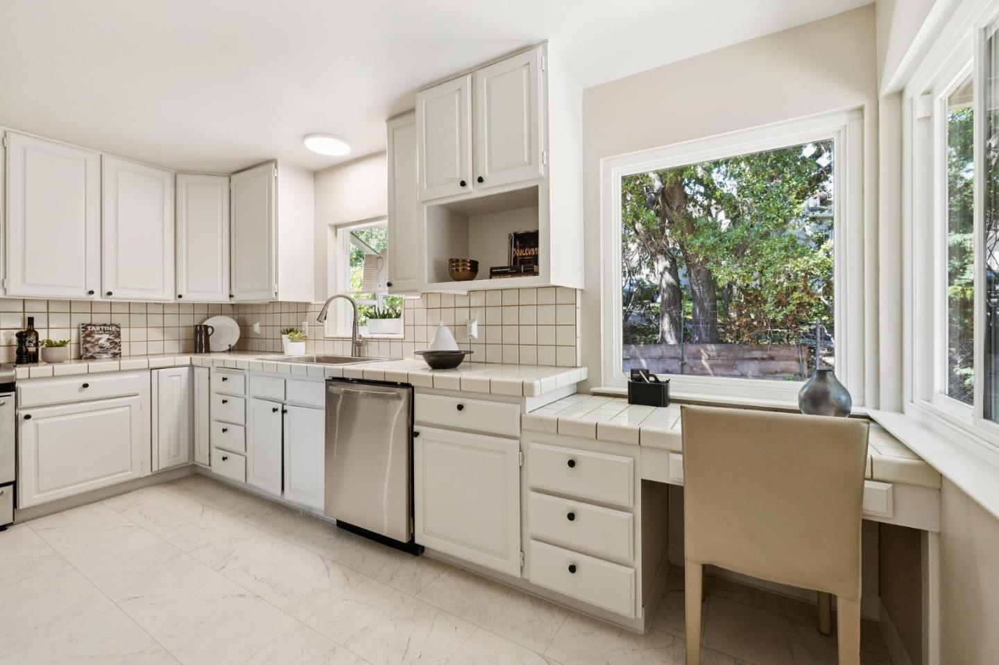 Detail Gallery Image 29 of 53 For 10605 Berkshire Dr, Los Altos Hills,  CA 94024 - 4 Beds | 3/1 Baths