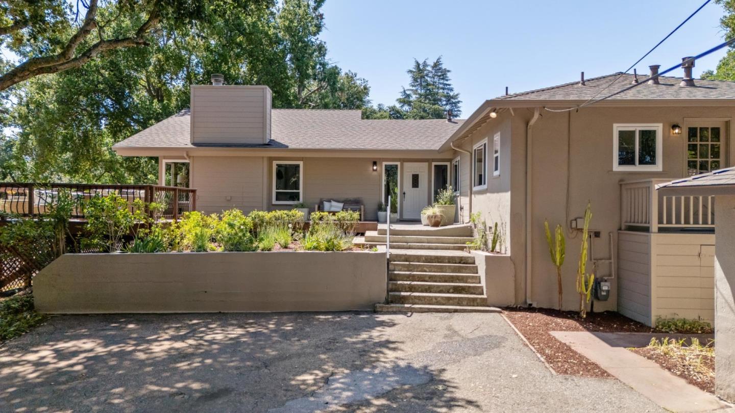 Detail Gallery Image 3 of 53 For 10605 Berkshire Dr, Los Altos Hills,  CA 94024 - 4 Beds | 3/1 Baths