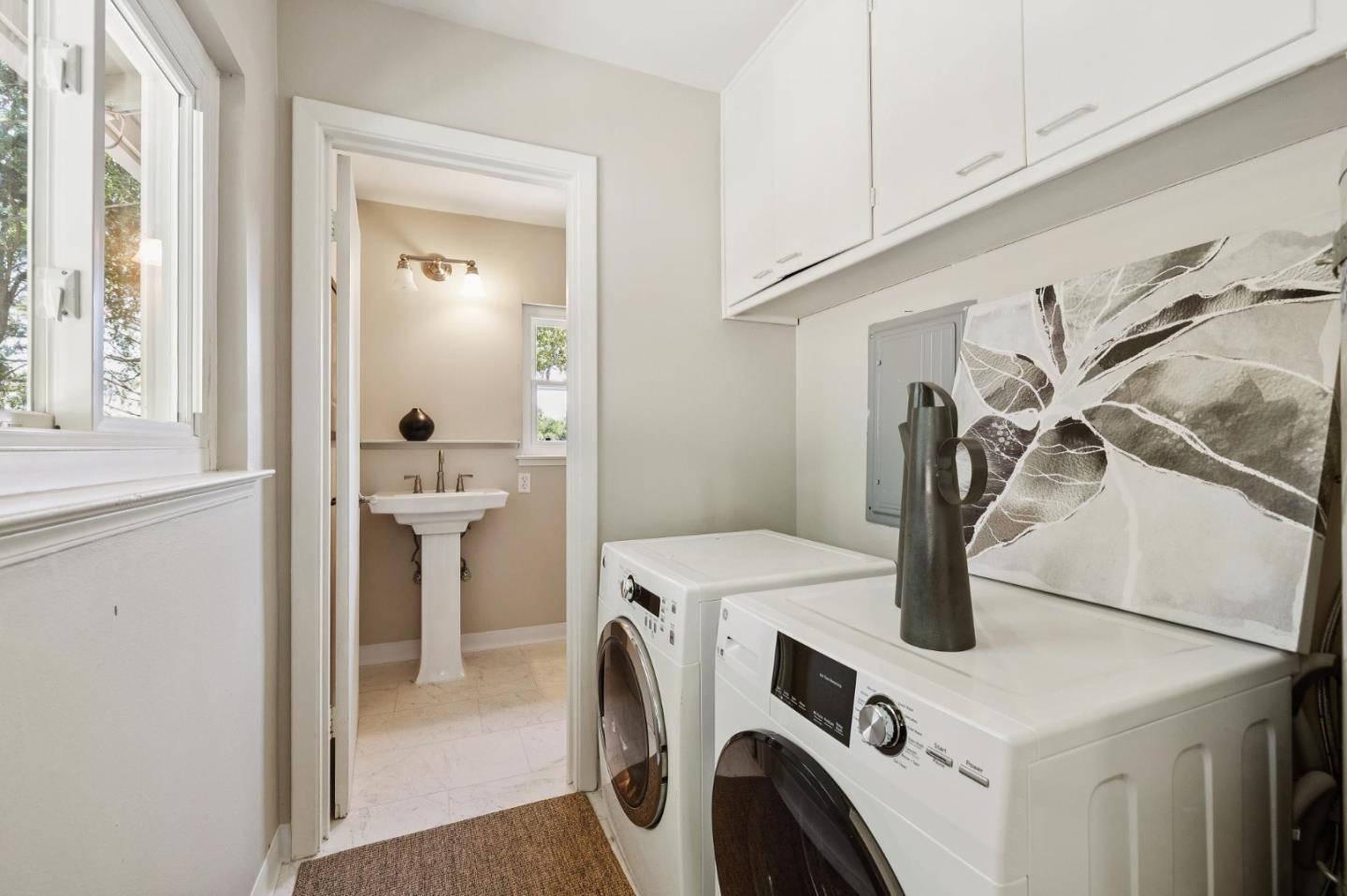 Detail Gallery Image 30 of 53 For 10605 Berkshire Dr, Los Altos Hills,  CA 94024 - 4 Beds | 3/1 Baths
