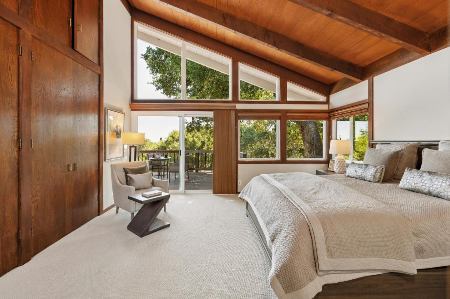 Detail Gallery Image 32 of 53 For 10605 Berkshire Dr, Los Altos Hills,  CA 94024 - 4 Beds | 3/1 Baths