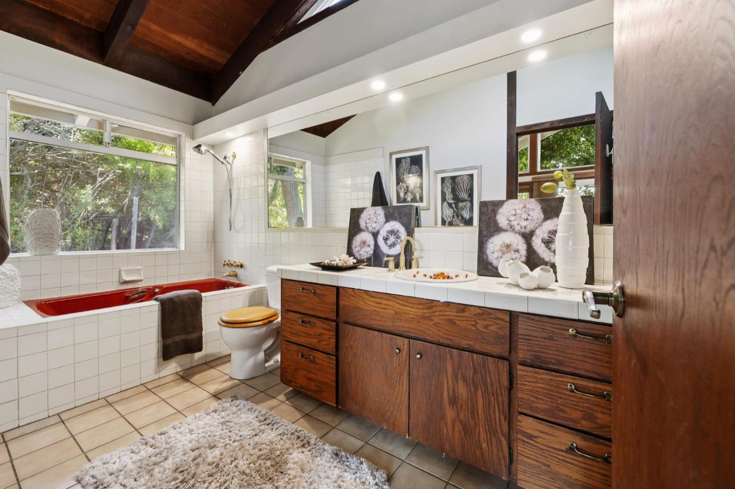 Detail Gallery Image 34 of 53 For 10605 Berkshire Dr, Los Altos Hills,  CA 94024 - 4 Beds | 3/1 Baths