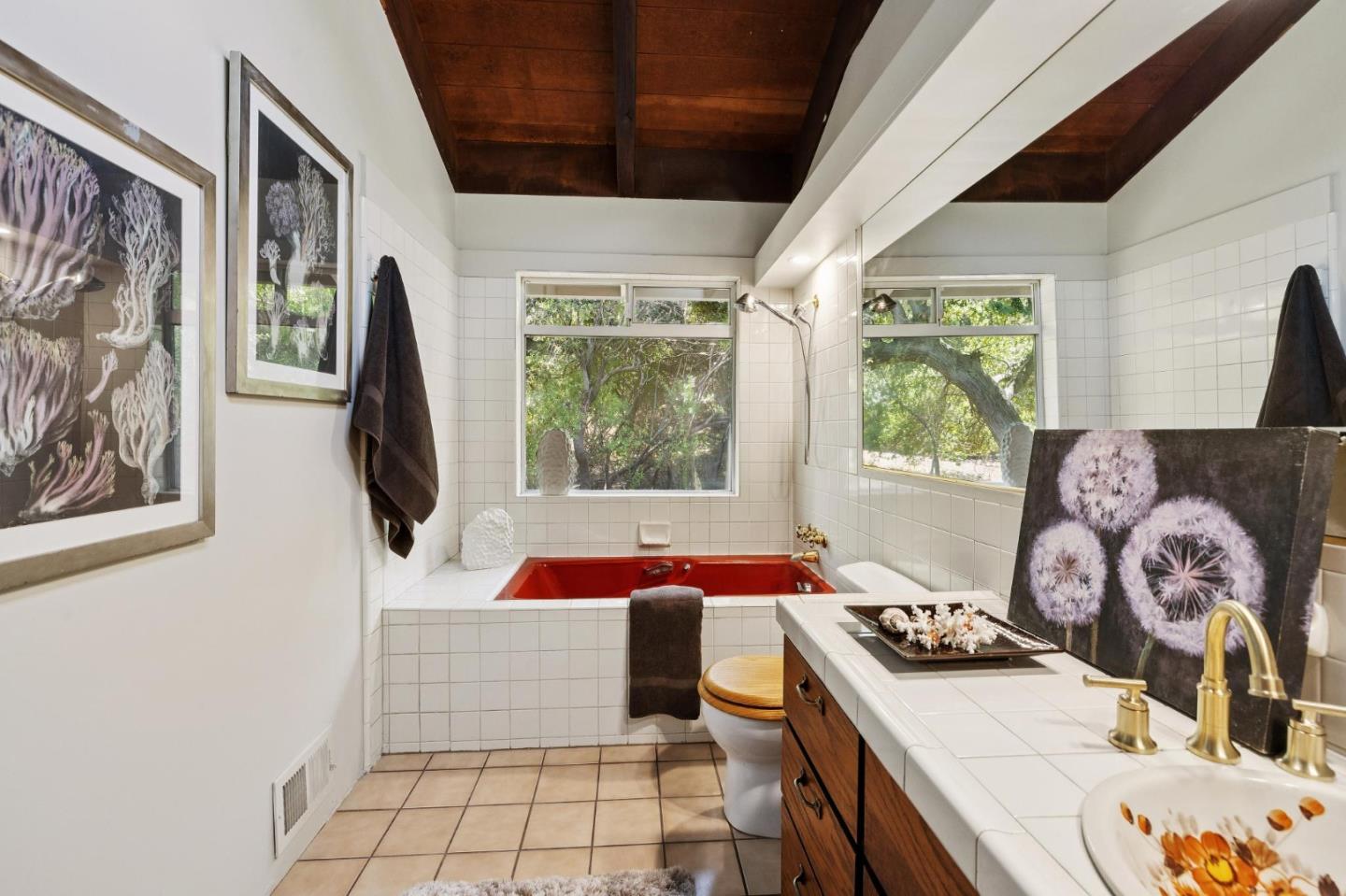 Detail Gallery Image 35 of 53 For 10605 Berkshire Dr, Los Altos Hills,  CA 94024 - 4 Beds | 3/1 Baths