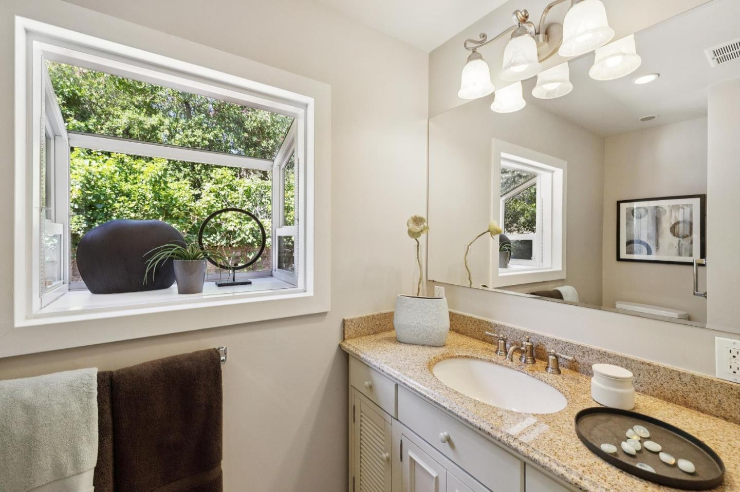 Detail Gallery Image 48 of 53 For 10605 Berkshire Dr, Los Altos Hills,  CA 94024 - 4 Beds | 3/1 Baths