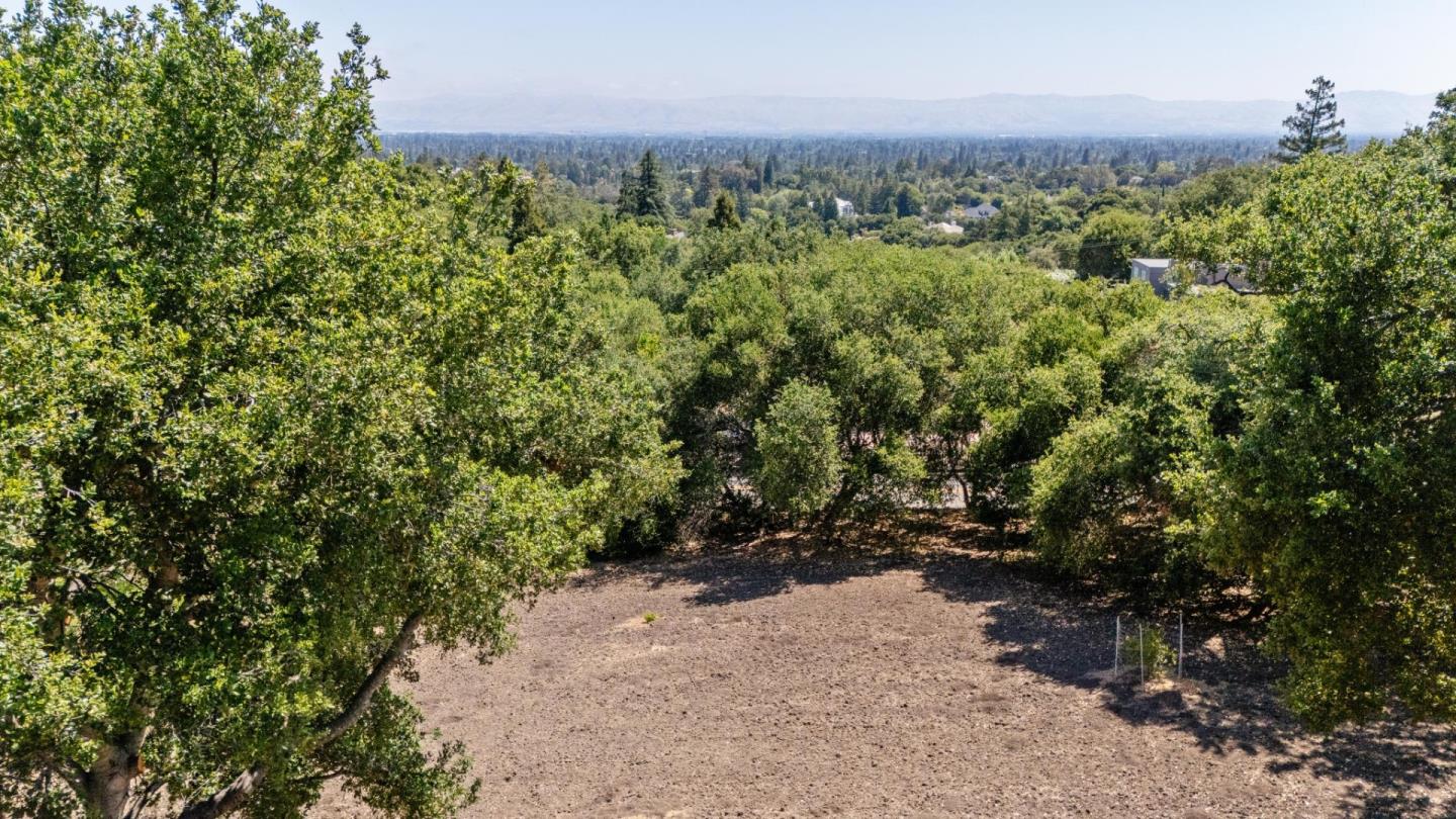 Detail Gallery Image 5 of 53 For 10605 Berkshire Dr, Los Altos Hills,  CA 94024 - 4 Beds | 3/1 Baths