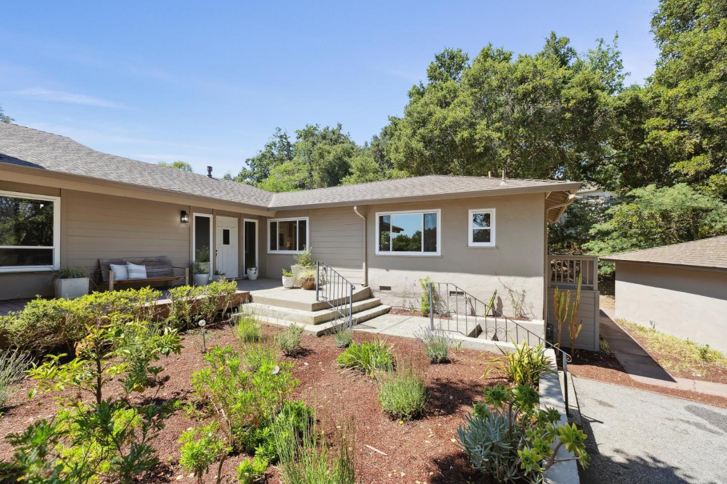 Detail Gallery Image 6 of 53 For 10605 Berkshire Dr, Los Altos Hills,  CA 94024 - 4 Beds | 3/1 Baths