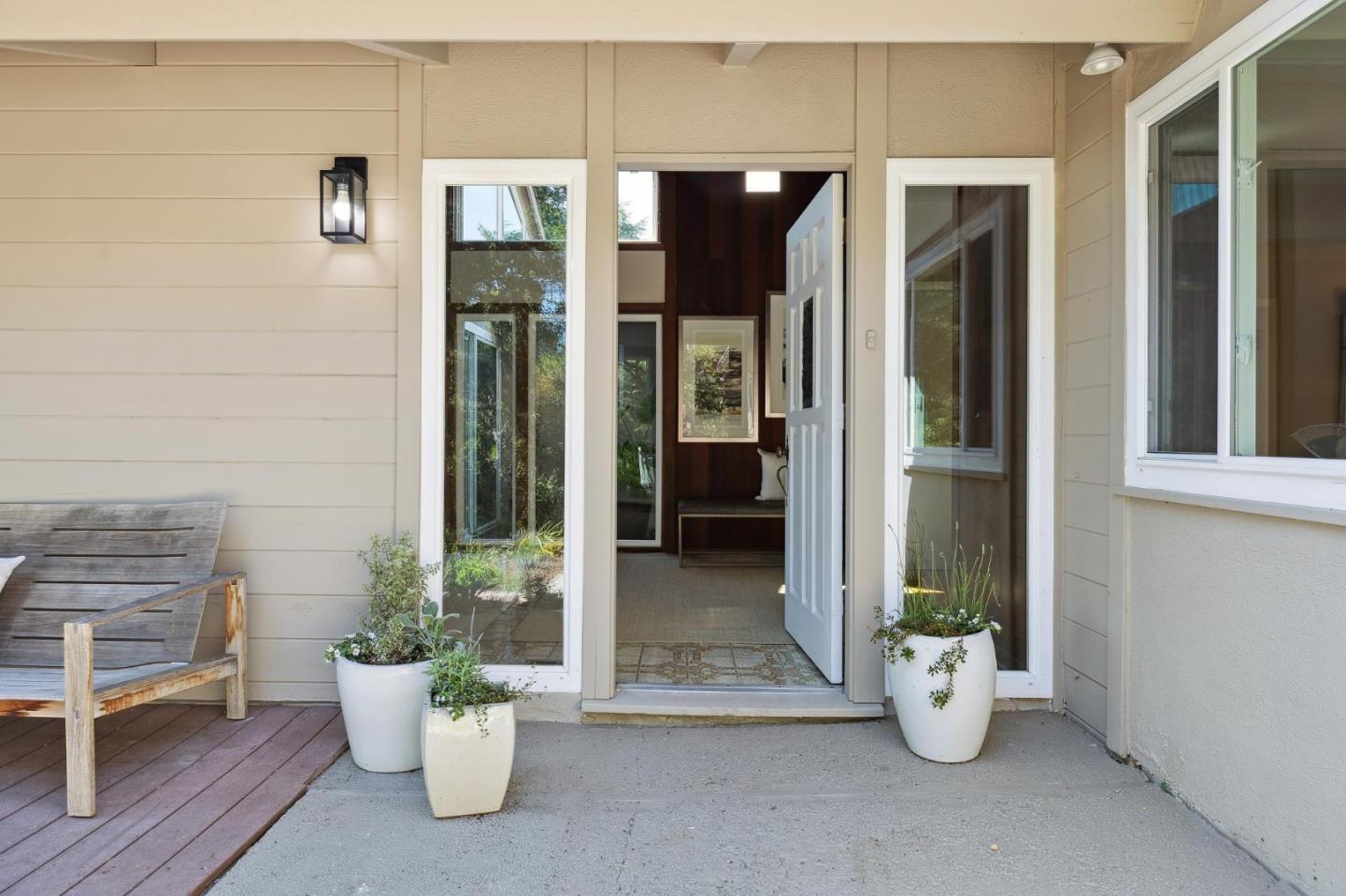 Detail Gallery Image 8 of 53 For 10605 Berkshire Dr, Los Altos Hills,  CA 94024 - 4 Beds | 3/1 Baths
