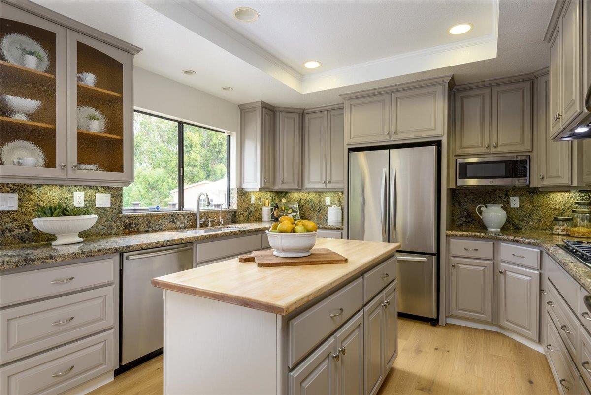 Detail Gallery Image 8 of 27 For 733 Arroyo Leon Dr, Half Moon Bay,  CA 94019 - 4 Beds | 2/1 Baths