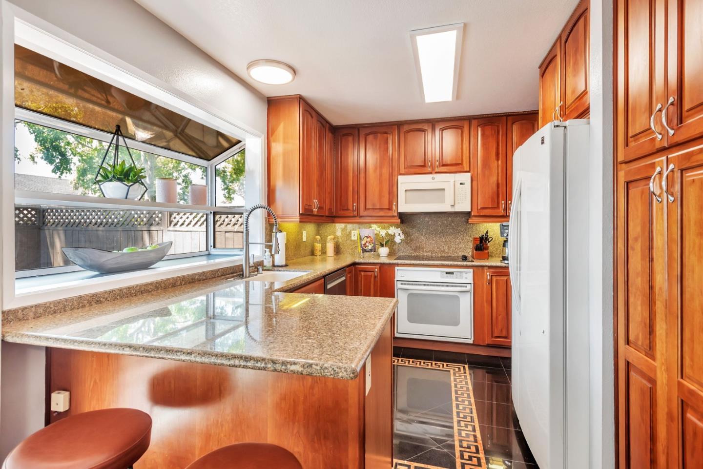 Detail Gallery Image 11 of 45 For 856 Erickson Ln, Foster City,  CA 94404 - 4 Beds | 2/1 Baths