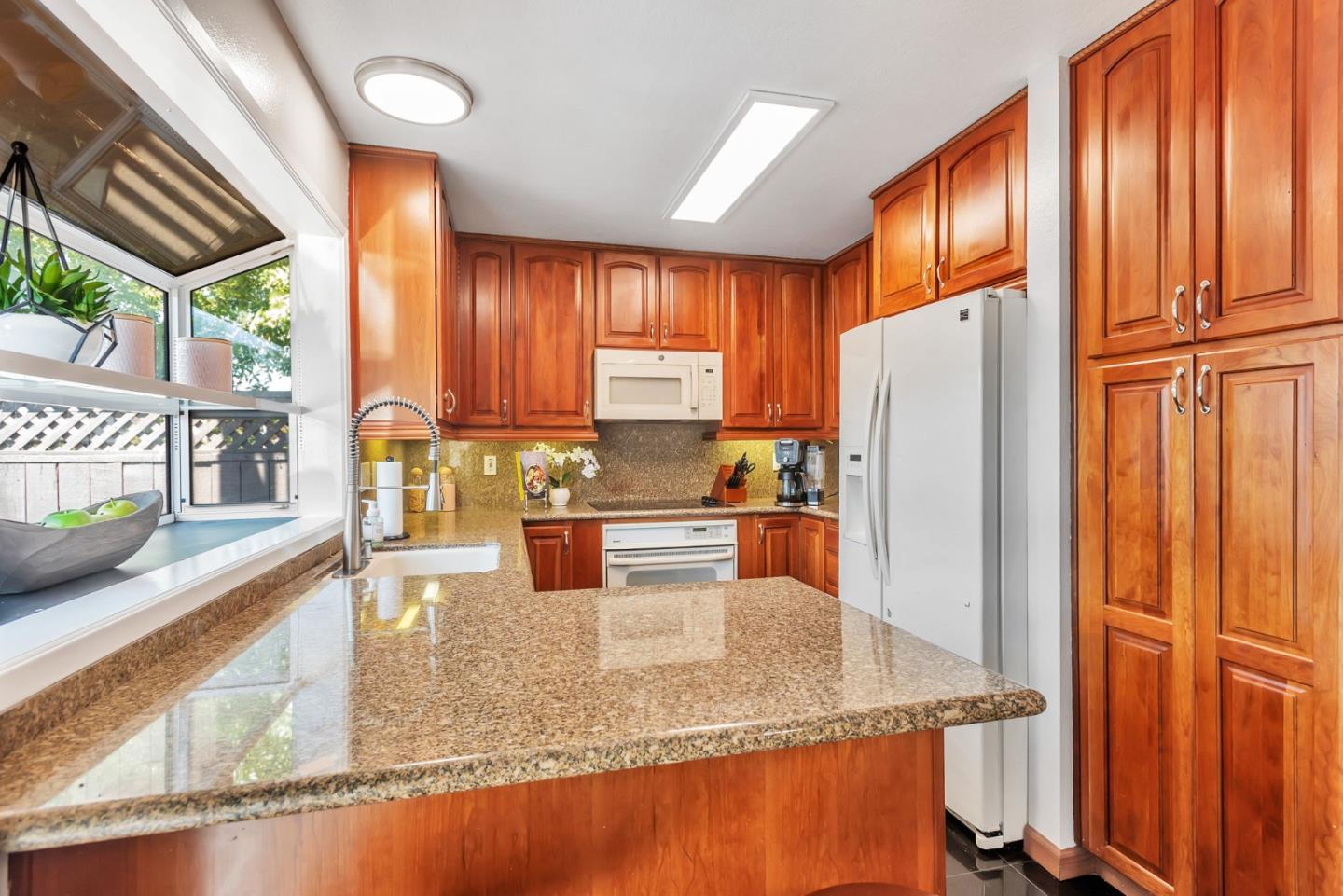 Detail Gallery Image 12 of 45 For 856 Erickson Ln, Foster City,  CA 94404 - 4 Beds | 2/1 Baths