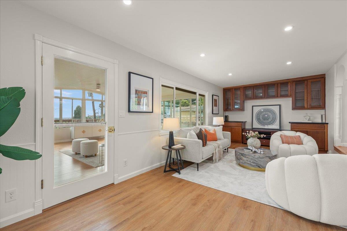 Detail Gallery Image 14 of 52 For 2204 170th Ave, Castro Valley,  CA 94546 - 4 Beds | 3 Baths