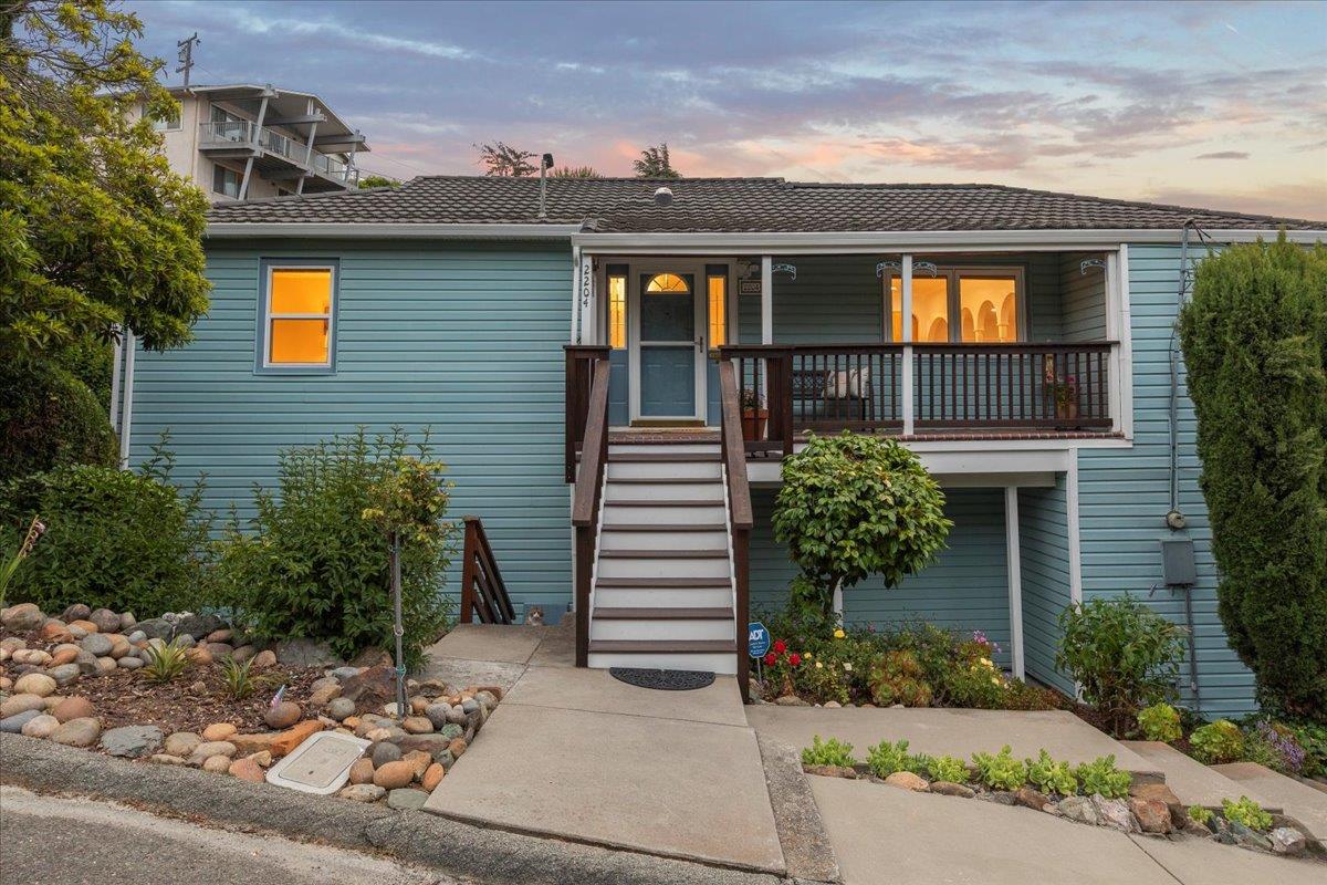 Detail Gallery Image 20 of 52 For 2204 170th Ave, Castro Valley,  CA 94546 - 4 Beds | 3 Baths