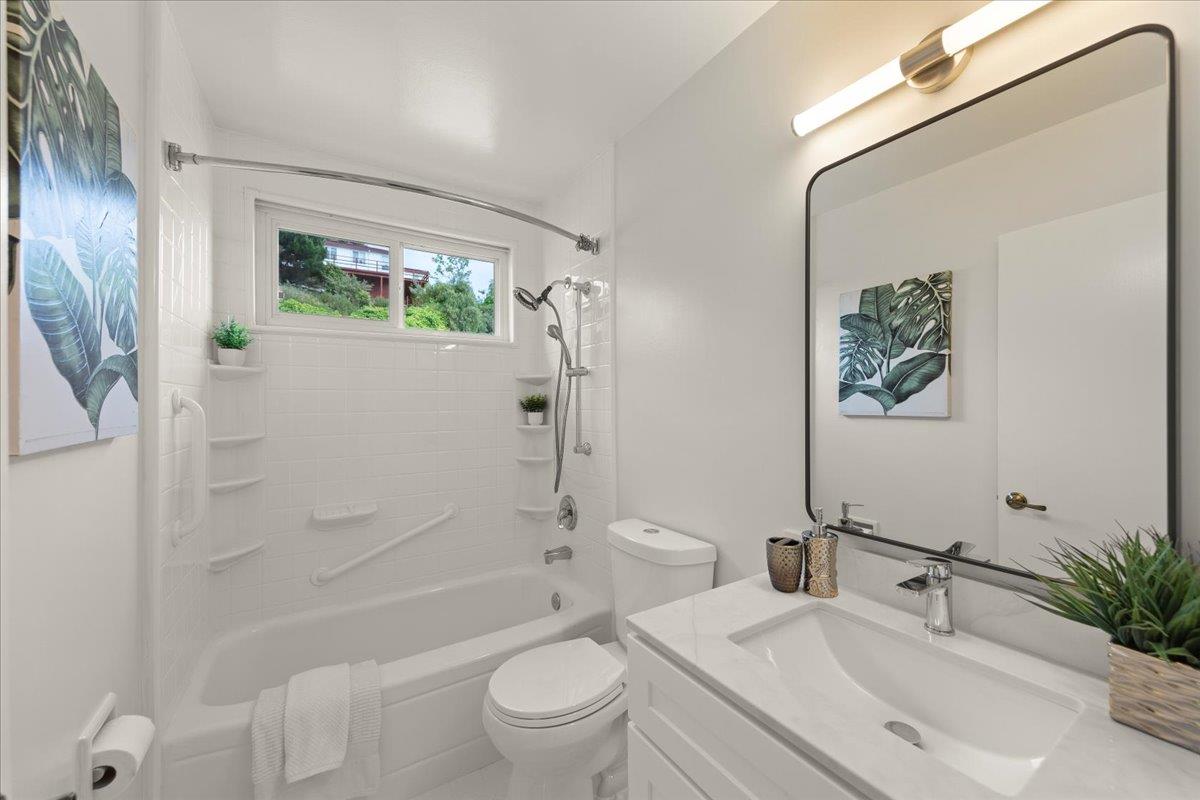 Detail Gallery Image 32 of 52 For 2204 170th Ave, Castro Valley,  CA 94546 - 4 Beds | 3 Baths