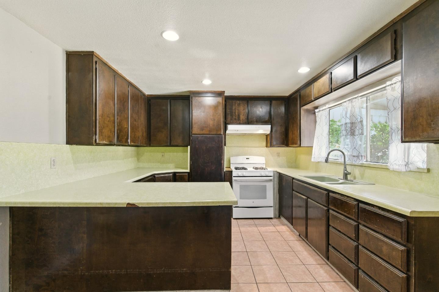 Detail Gallery Image 10 of 34 For 295 S 19th St, San Jose,  CA 95116 - 3 Beds | 1 Baths