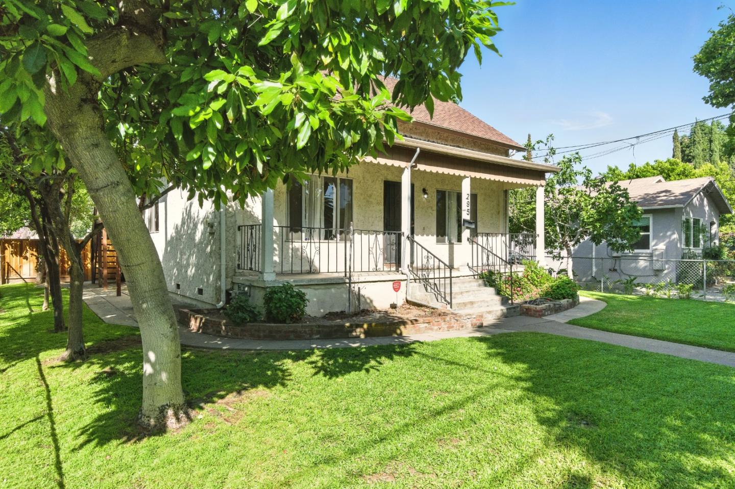 Detail Gallery Image 2 of 34 For 295 S 19th St, San Jose,  CA 95116 - 3 Beds | 1 Baths
