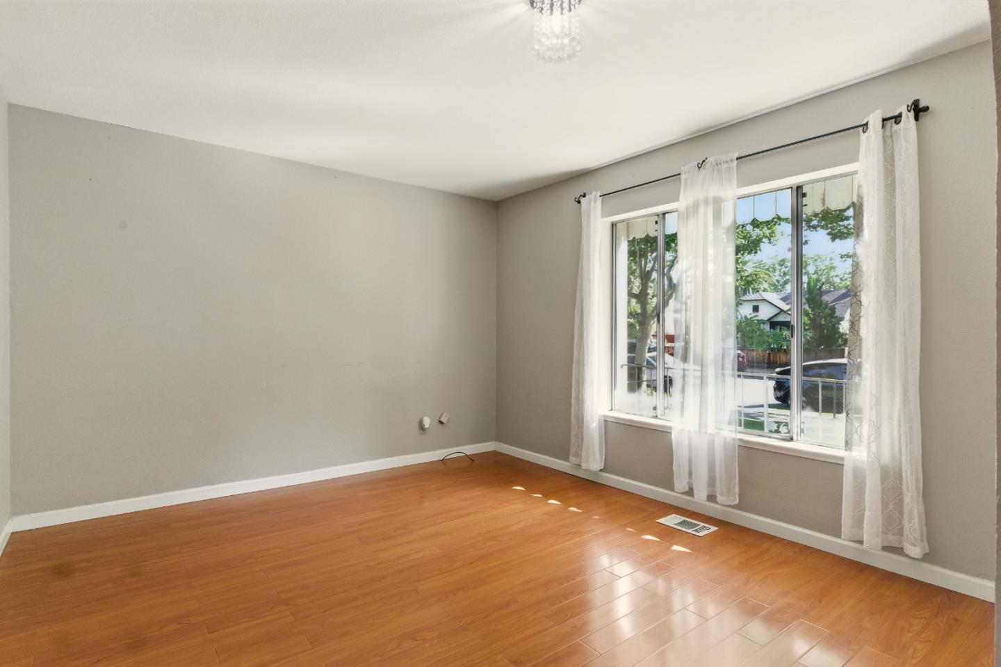Detail Gallery Image 6 of 34 For 295 S 19th St, San Jose,  CA 95116 - 3 Beds | 1 Baths