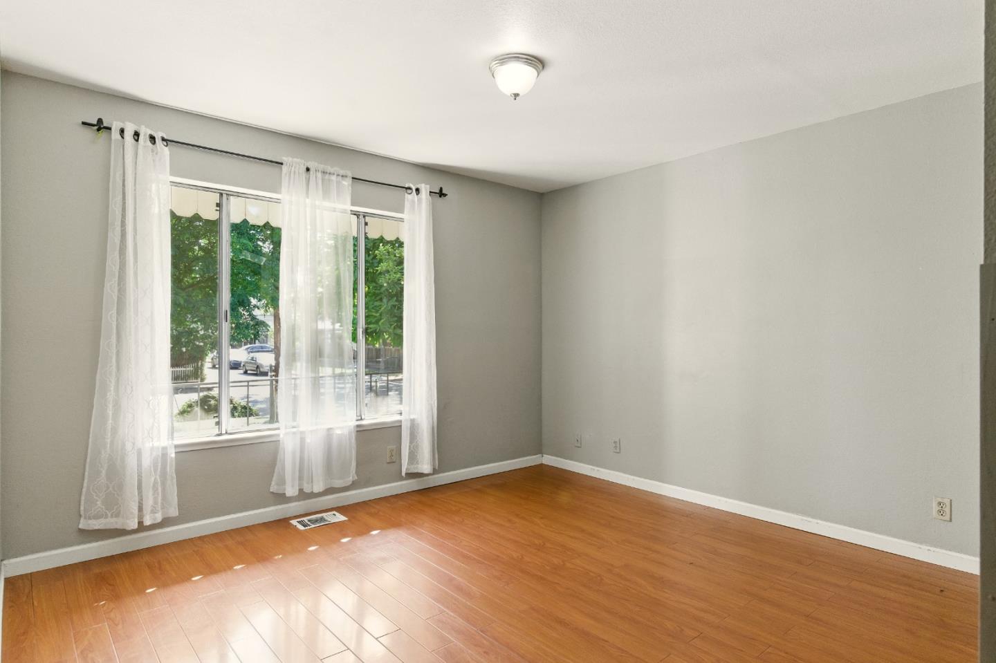 Detail Gallery Image 7 of 34 For 295 S 19th St, San Jose,  CA 95116 - 3 Beds | 1 Baths