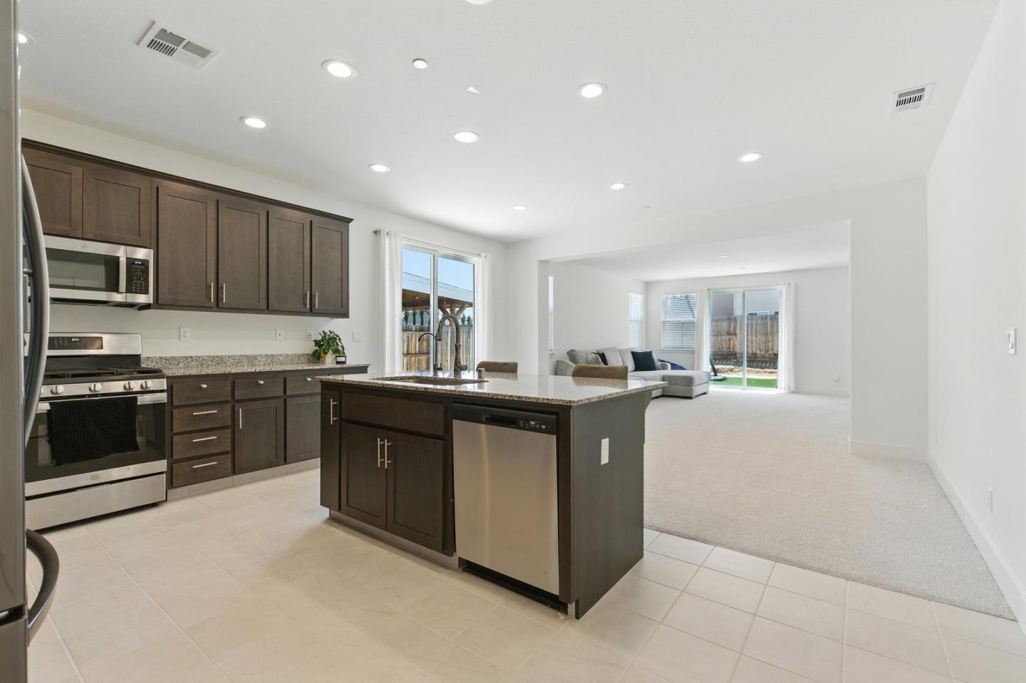 Detail Gallery Image 11 of 25 For 1659 Dolomite Dr, Los Banos,  CA 93635 - 4 Beds | 2 Baths