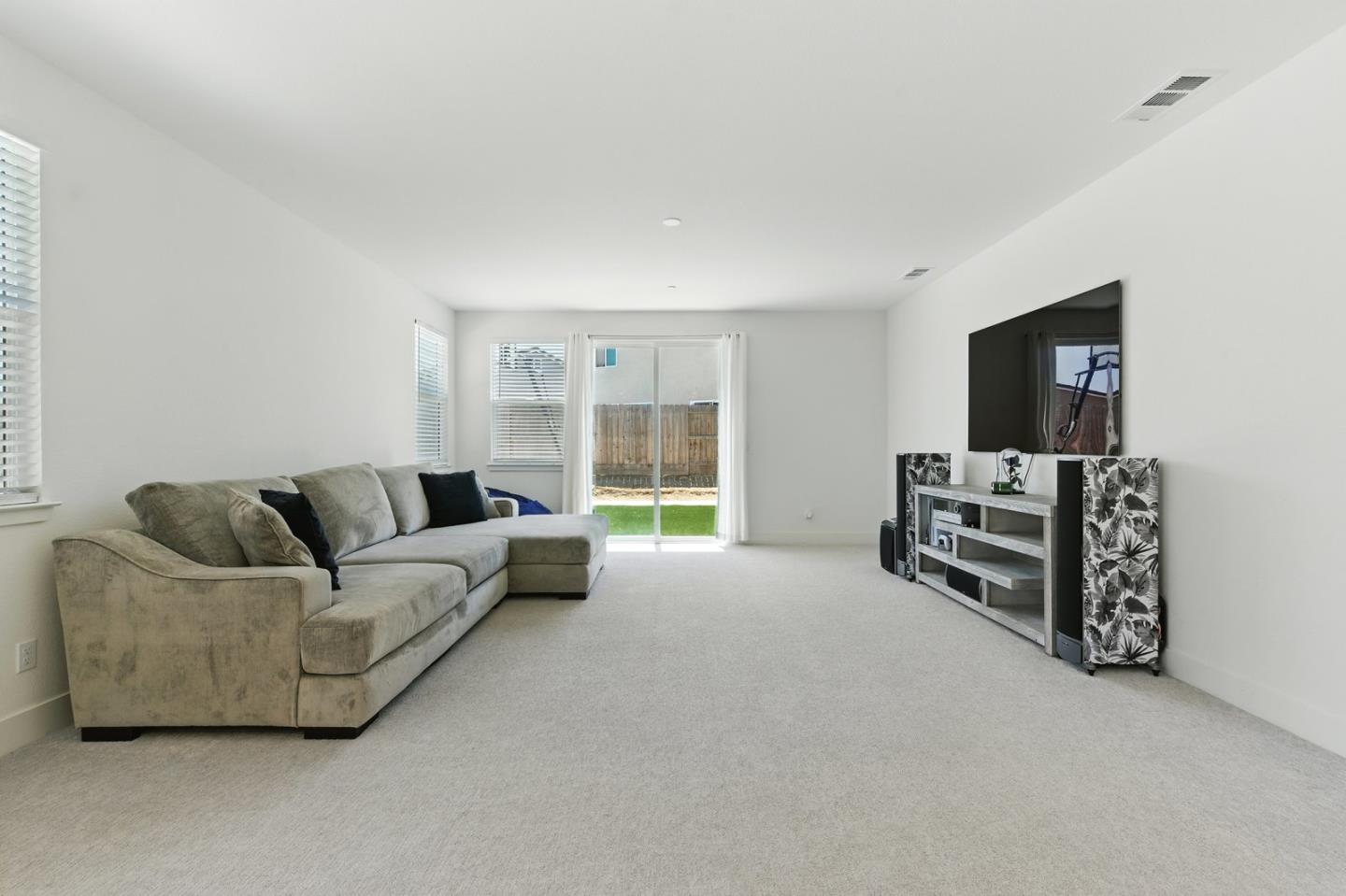 Detail Gallery Image 5 of 25 For 1659 Dolomite Dr, Los Banos,  CA 93635 - 4 Beds | 2 Baths
