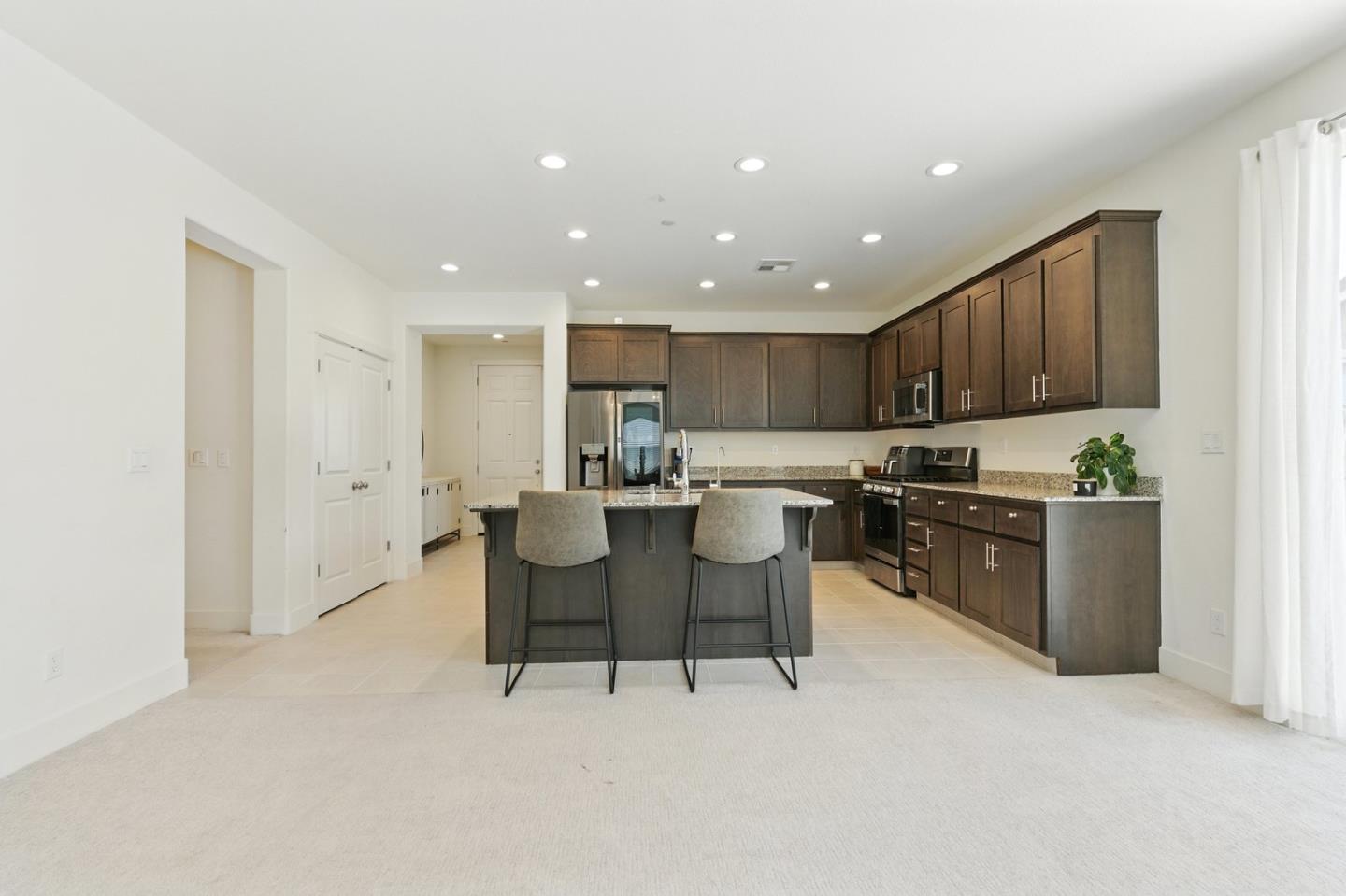 Detail Gallery Image 8 of 25 For 1659 Dolomite Dr, Los Banos,  CA 93635 - 4 Beds | 2 Baths