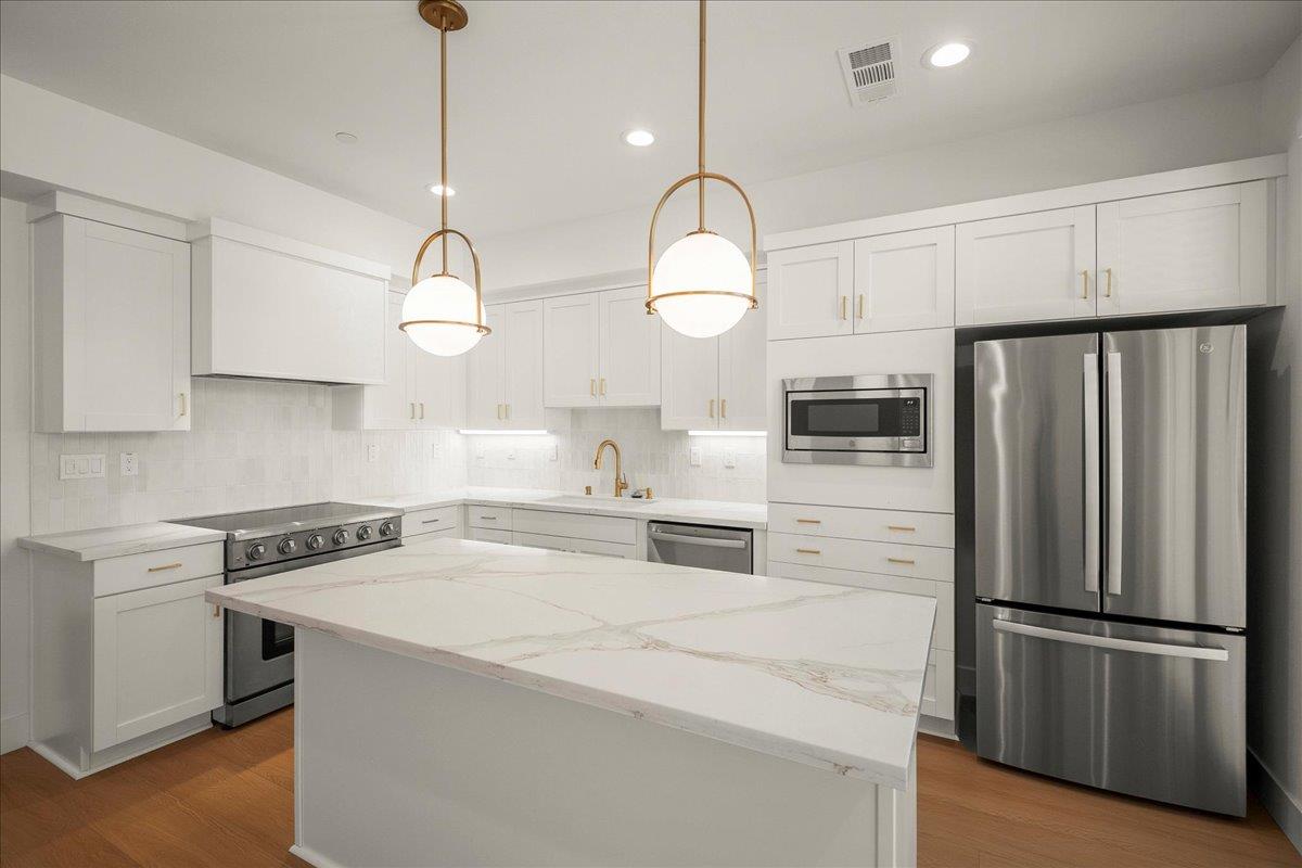 Detail Gallery Image 10 of 25 For 224 Carroll St #8,  Sunnyvale,  CA 94086 - 3 Beds | 2/1 Baths