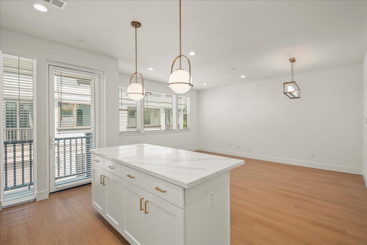 Detail Gallery Image 13 of 25 For 224 Carroll St #8,  Sunnyvale,  CA 94086 - 3 Beds | 2/1 Baths